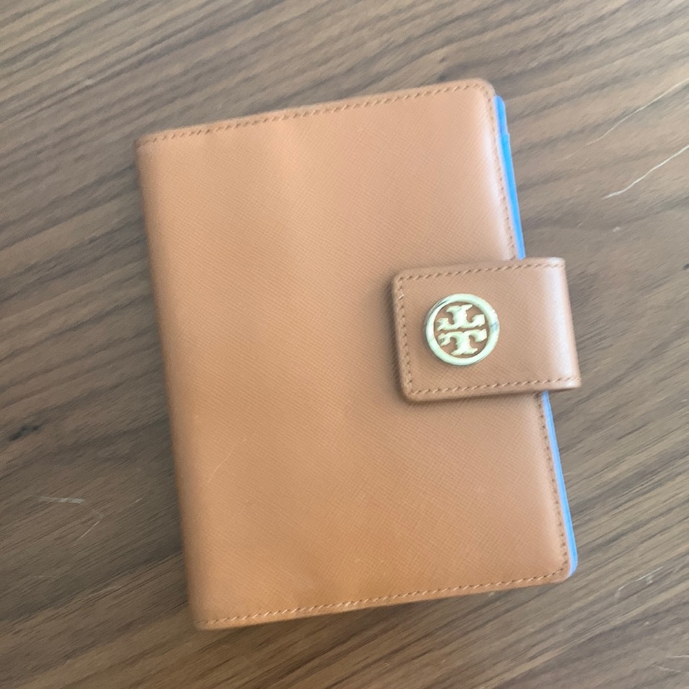 tory burch passport wallet